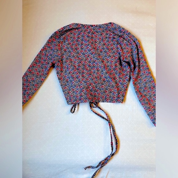 American Apparel 3/4 sleeve wrap around tie front cropped shirt - Picture 5 of 8